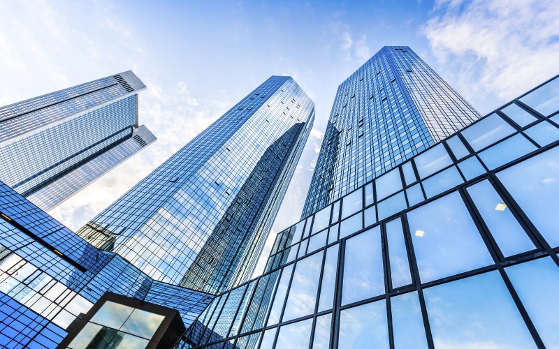 blue_sky_reflecting_off_skyscaper blue_sky_reflecting_off_skyscaper