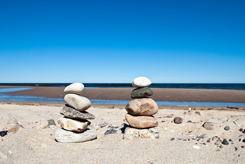 stones-stacked-on-beach-800px