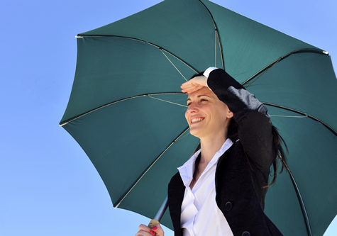 woman_smiling_with_umbrella